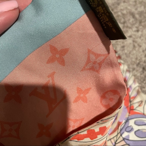 Louis Vuitton Fleurs Bandeau SOLD - Picture 5 of 9